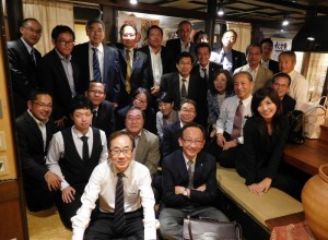 懇親会集合写真ＨＰ (800x588)